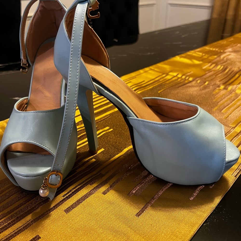 Chic Light Blue Peep-Toe Heels